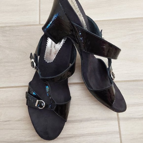 Helle Comfort Black Patent Buckle T-Strap Mule Sandal.  Size 9 - Picture 1 of 7